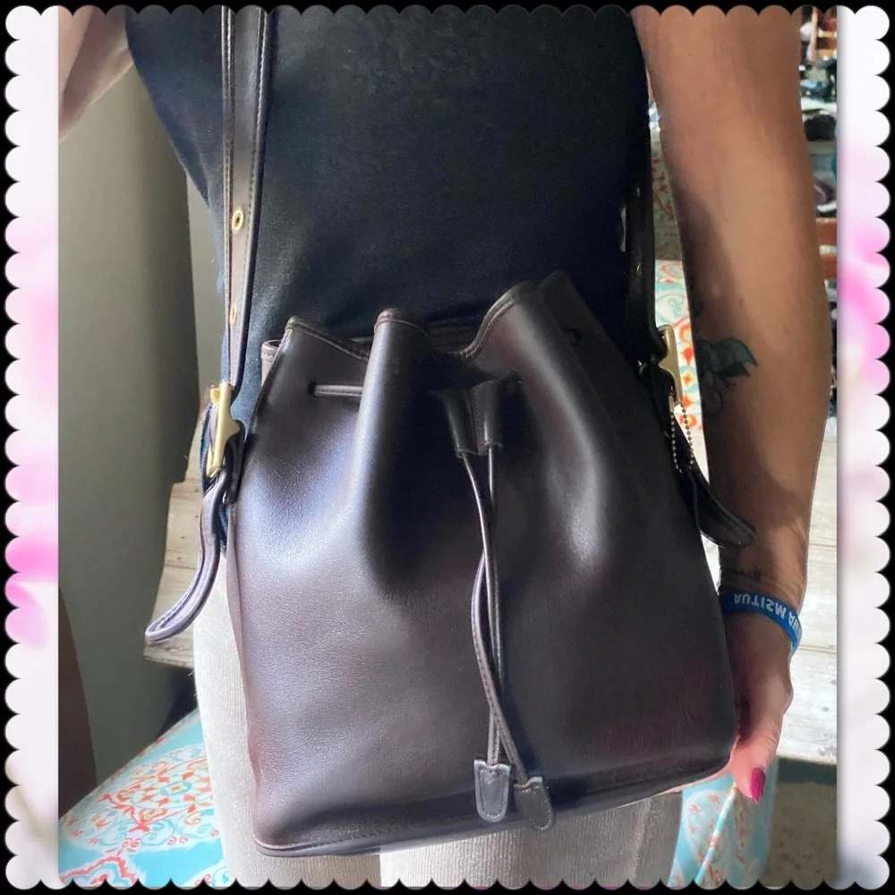 Elegant Brown Leather Bucket Bag - Picture 5 of 16